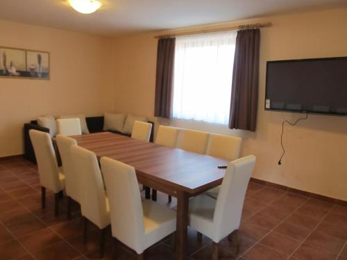 Tavi Feszek Vendeghaz in Bank