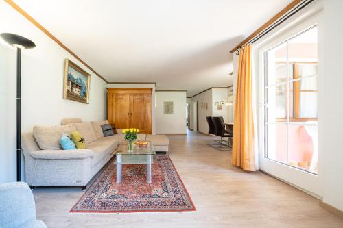  4302 Charmante und geraeumige 3,5-Zimmer-Wohnung in Vulpera