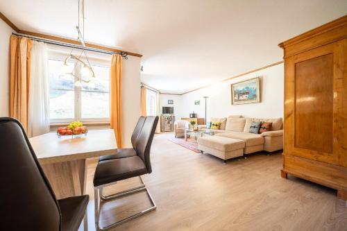  4302 Charmante und geraeumige 3,5-Zimmer-Wohnung in Vulpera