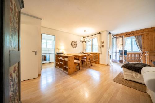  5302 Grosszeugige 3,5 Zimmer Wohnung mit stilvoller Einrichtung in Vulpera