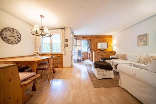  5302 Grosszeugige 3,5 Zimmer Wohnung mit stilvoller Einrichtung in Vulpera