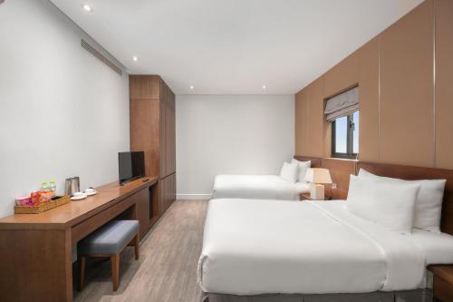 Superior Twin Room image 4