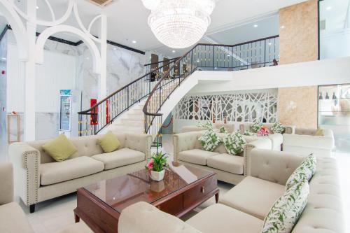 Golden Jomtien Beach Hotel  - 로비