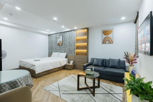 Westlake Emerald Suites - Tap to explore photos