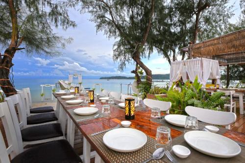 Restaurant, Eden Beach Resort in Koh Rong Sanloem