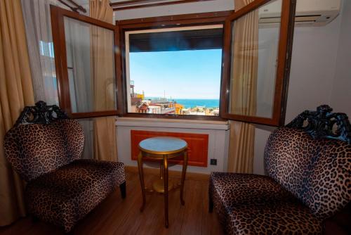 Deluxe Double or Twin Room image 5
