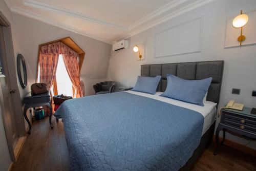 Deluxe Double or Twin Room image 3