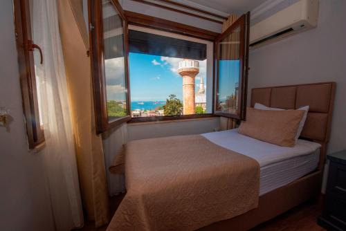 Deluxe Double or Twin Room image 2