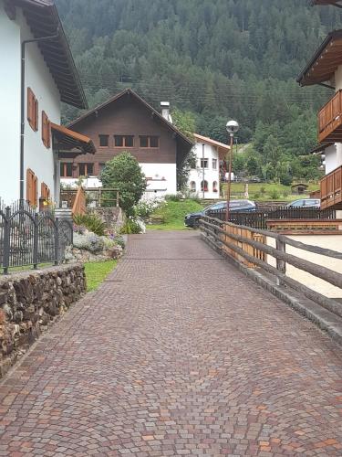  LakyFamily in Cogolo