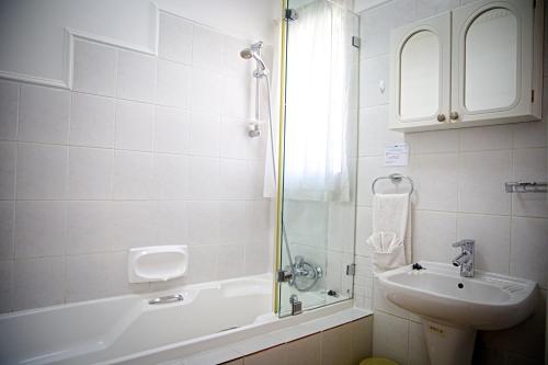  Double Room image 6