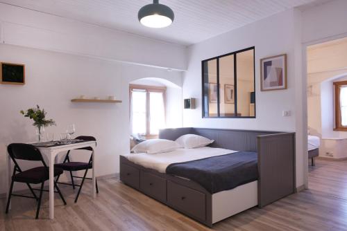 Cabana & Entre 2 Lacs / Résidence Montfort (1535) (Cabana & Entre 2 Lacs / Residence Montfort (1535)) in Rumilly
