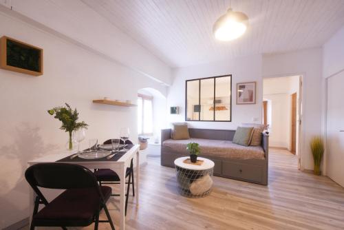 Cabana & Entre 2 Lacs / Résidence Montfort (1535) (Cabana & Entre 2 Lacs / Residence Montfort (1535)) in Rumilly