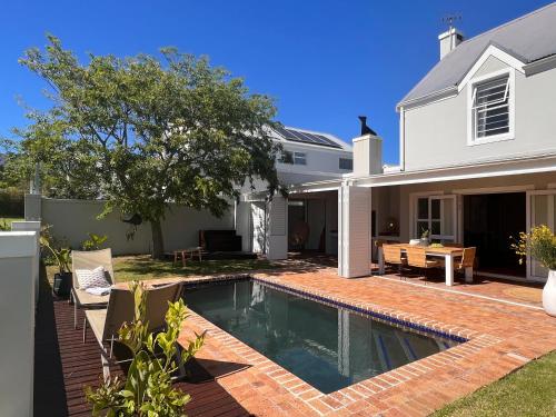 House on Charme in พาราดิสคลอฟ