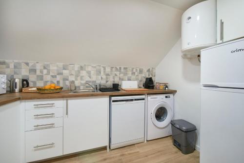 Renovated House Near Beaches, By TimeCooler