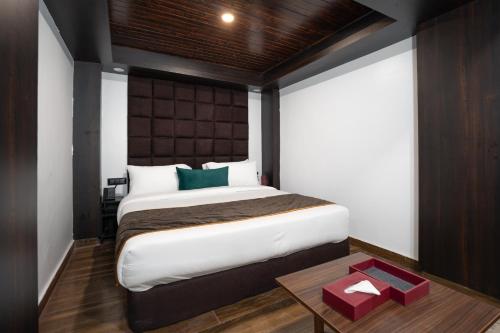 Deluxe Room image 5