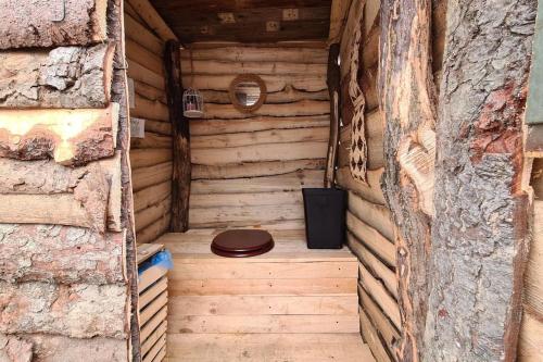 Létesítmények, Apple Tree Cabin (Friendship Land) in Valea Mare Pravat