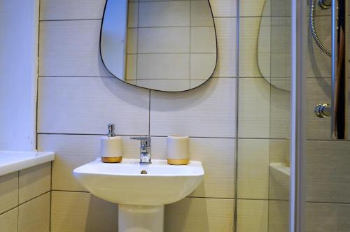 douche, Grace House Apartment - Yorkshire in Keighley Central