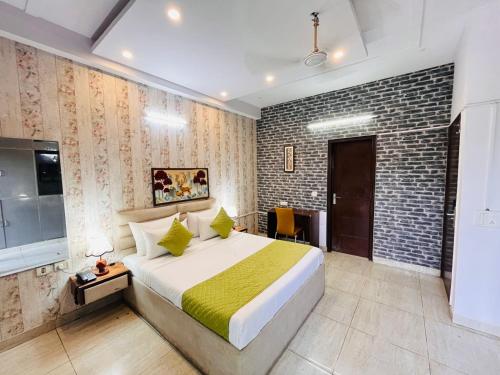 Hotel Comfirt Noida Sector 19