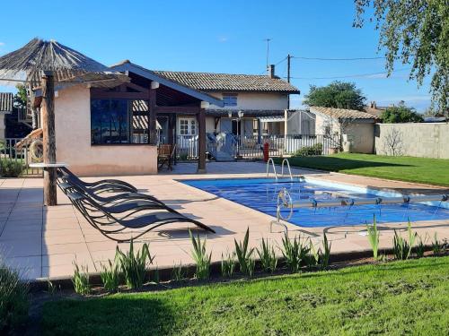 Maison au pied du Beaujolais gîte à louer Port-Rivière