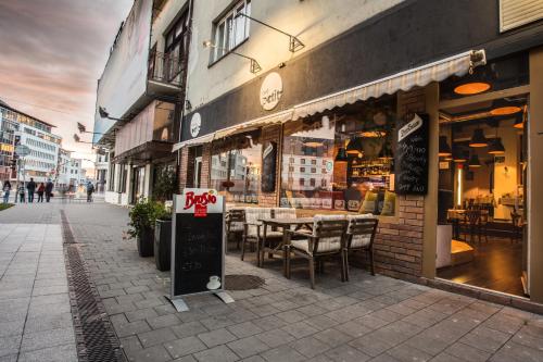 Petit Dependance - image 36