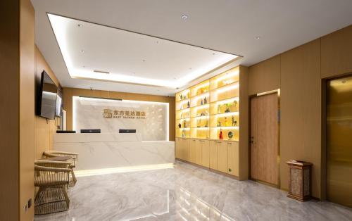 Lobby, East Sacred Hotel - very close to the Drum tower And Nanluoguxiang Houhai Bar Very close to the bird in Madian & Anzhen