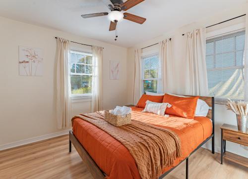 Trendzy Suite w/ King Bed and a Walk to Starbucks in Tampa, USA