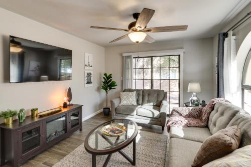 Pet-Friendly Casa Grande Townhome Screened Atrium