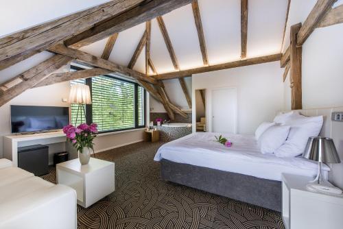 1 queen bed