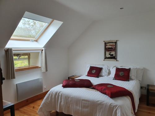 1 queen bed, 1 double bed