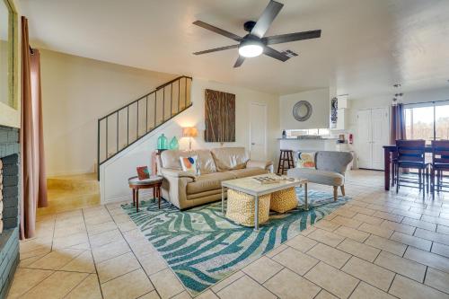 San Antonio Townhome 3 Mi to Lackland AFB! in San Antonio, USA