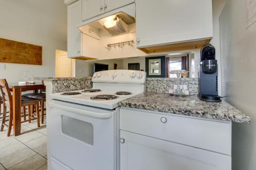San Antonio Townhome 3 Mi to Lackland AFB! in San Antonio, USA