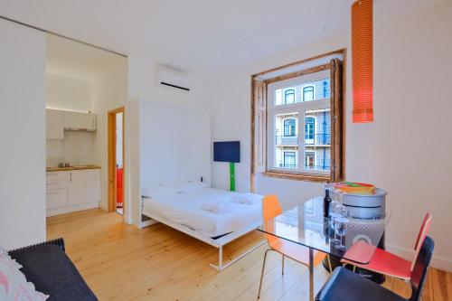 One-Bedroom Apartment with City View image 8