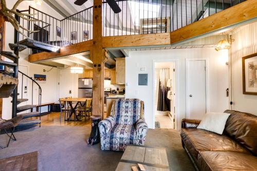 Silverthorne Condo with Community Pool and Hot Tub! in Silverthorne, USA