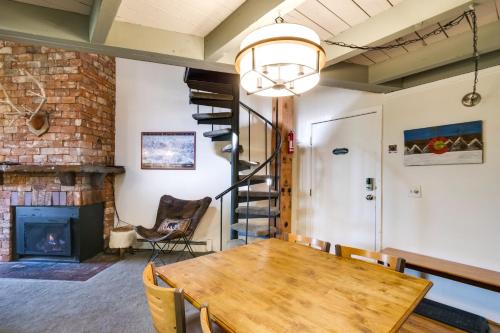 Silverthorne Condo with Community Pool and Hot Tub! in Silverthorne, USA
