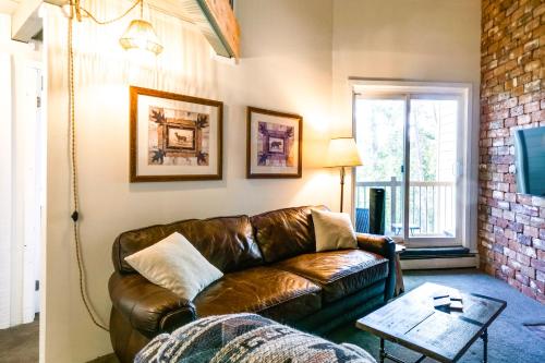 Silverthorne Condo with Community Pool and Hot Tub! in Silverthorne, USA