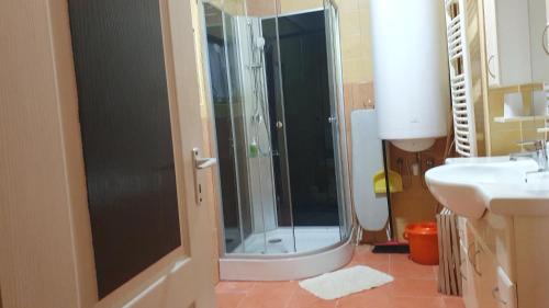Bathroom, Ruttkai Vendeghaz in Oreghegy