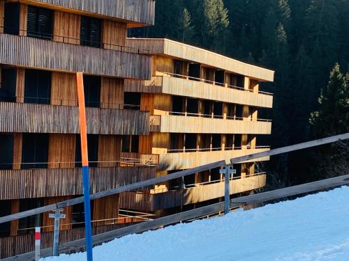 Ski-in Ski-out Ferienwohnung right by the slopes & lifts - 3-room Stenna Selva apartment in Flims