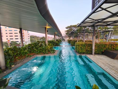 Kanvas Soho Cyberjaya/ Netflix/Gym/Jacuzzi/KLIA - image 14