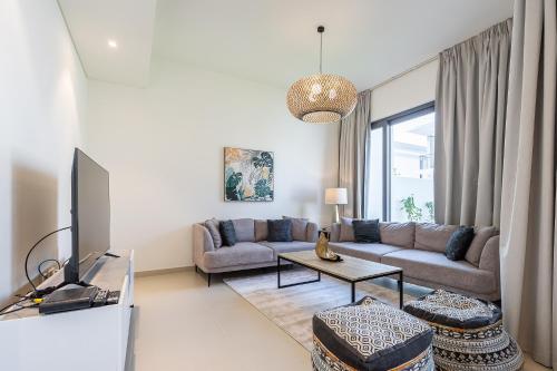 Townhouse with Garden I Tilal Al Ghaf I Newly Furnished - image 9