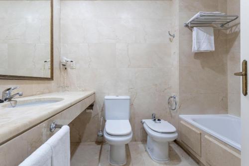 Family Room image 7