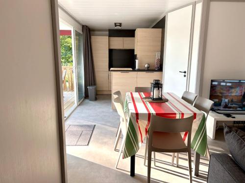 Chalet de 3 chambres avec piscine partagee jardin amenage et wifi a Hasparren