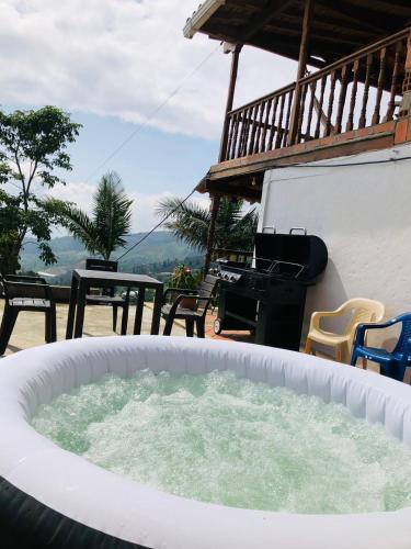 Hermosa casa finca en Medellín con jacuzzi !