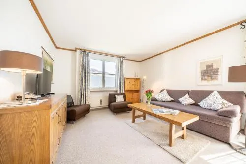 7004 Gemuetlich eingerichtete Wohnung mit wunderschoen bewachsener Terrasse in Vulpera, Schweiz