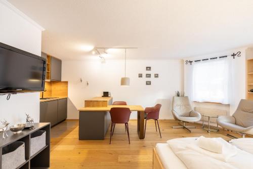 7304 Pure Freude in dieser stilvoll renovierten Wohnung mit moderner Kueche - Apartment - Vulpera