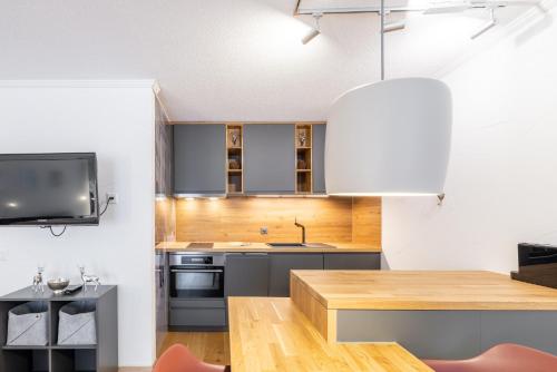 廚房, 7304 Pure Freude in dieser stilvoll renovierten Wohnung mit moderner Kueche in 塔拉斯普