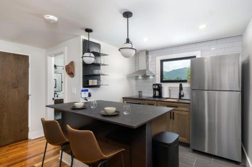 Cherry Street Loft B Pet-Friendly & In the Heart of Downtown Black Mtn! in Black Mountain, USA