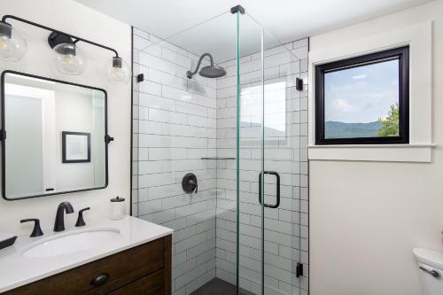 Cherry Street Loft B Pet-Friendly & In the Heart of Downtown Black Mtn! in Black Mountain, USA