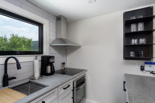 Cherry Street Loft A Pet-Friendly & In the Heart of Downtown Black Mtn! in Black Mountain, USA