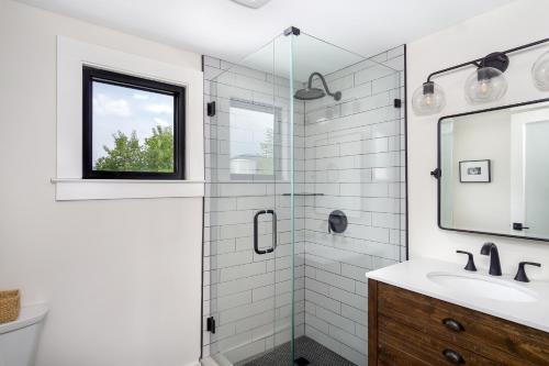 Cherry Street Loft A Pet-Friendly & In the Heart of Downtown Black Mtn! in Black Mountain, USA