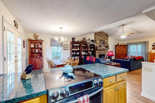 Holly Forest Hideaway in Sapphire (NC)